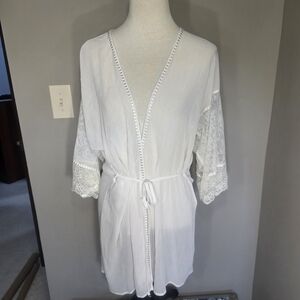 White Lace Trim Kimono Robe Women's Size Medium by In Bloom